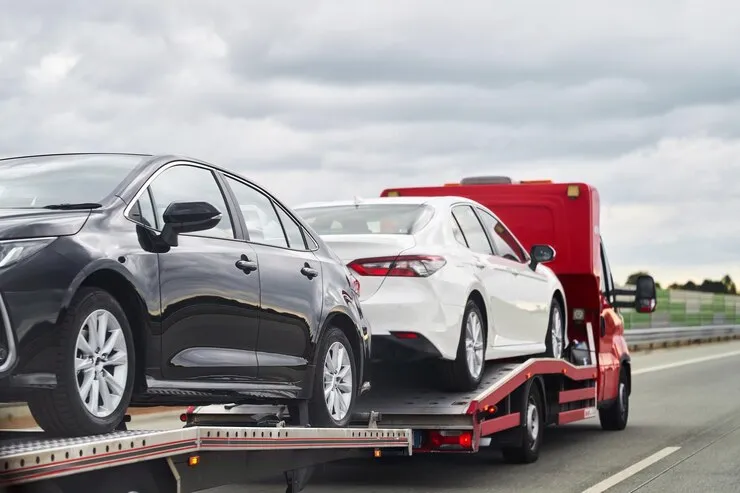 imageye___-_imgi_1_tow-truck-with-broken-car-road-tow-truck-transporting-car-highway-car-service-transportation-concept-roadside-rescue_782515-10081